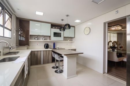 Apartamento para alugar com 220m², 3 quartos e 2 vagas Apartamento para alugar com 220m², 3 quartos e 2 vagasCozinha