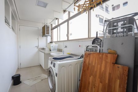 Apartamento para alugar com 220m², 3 quartos e 2 vagas Apartamento para alugar com 220m², 3 quartos e 2 vagasÁrea de Serviço