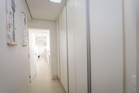 Apartamento para alugar com 220m², 3 quartos e 2 vagas Apartamento para alugar com 220m², 3 quartos e 2 vagasCorredor