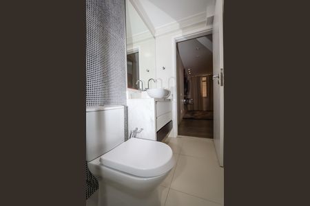 Apartamento para alugar com 220m², 3 quartos e 2 vagas Apartamento para alugar com 220m², 3 quartos e 2 vagasBanheiro da Suite