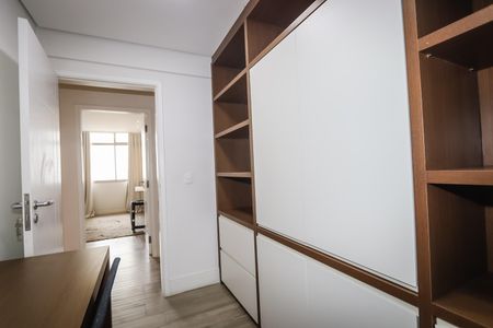 Apartamento para alugar com 220m², 3 quartos e 2 vagas Apartamento para alugar com 220m², 3 quartos e 2 vagasEscritório