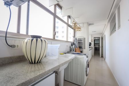 Apartamento para alugar com 220m², 3 quartos e 2 vagas Apartamento para alugar com 220m², 3 quartos e 2 vagasÁrea de Serviço