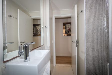 Apartamento para alugar com 220m², 3 quartos e 2 vagas Apartamento para alugar com 220m², 3 quartos e 2 vagasBanheiro 2