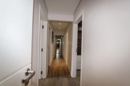 Apartamento para alugar com 220m², 3 quartos e 2 vagas Apartamento para alugar com 220m², 3 quartos e 2 vagasCorredor