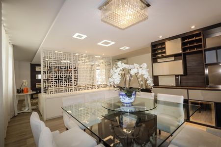 Apartamento para alugar com 220m², 3 quartos e 2 vagas Apartamento para alugar com 220m², 3 quartos e 2 vagasSala de Jantar