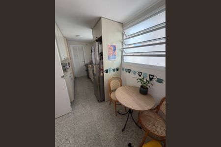 Apartamento à venda com 98m², 3 quartos e 1 vagaÁrea de Serviço