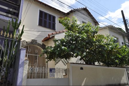 Casa de condomínio à venda com 150m², 4 quartos e 3 vagasFachada