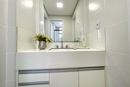 Apartamento à venda com 298m², 4 quartos e 4 vagas Apartamento à venda com 298m², 4 quartos e 4 vagasBanheiro das Semi suites