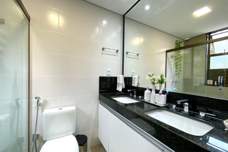 Apartamento à venda com 298m², 4 quartos e 4 vagasBanheiro da Suíte 1