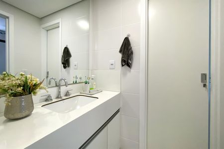 Apartamento à venda com 298m², 4 quartos e 4 vagas Apartamento à venda com 298m², 4 quartos e 4 vagasBanheiro das Semi suites