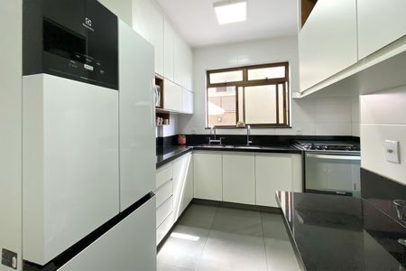 Apartamento à venda com 298m², 4 quartos e 4 vagasCozinha