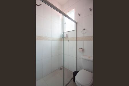 Casa à venda com 180m², 3 quartos e 2 vagas Casa à venda com 180m², 3 quartos e 2 vagasBanheiro Social