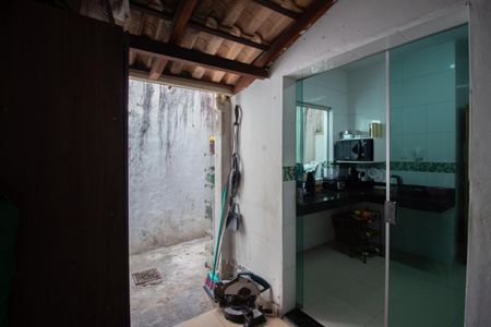 Área de Serviço de casa à venda com 3 quartos, 180m² em Cabral, Contagem