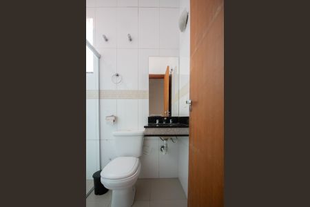 Casa à venda com 180m², 3 quartos e 2 vagas Casa à venda com 180m², 3 quartos e 2 vagasBanheiro Social