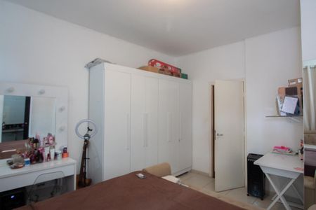Suíte de casa à venda com 3 quartos, 180m² em Cabral, Contagem