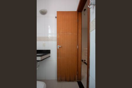 Casa à venda com 180m², 3 quartos e 2 vagas Casa à venda com 180m², 3 quartos e 2 vagasBanheiro Social