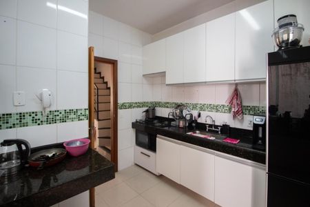 Casa à venda com 180m², 3 quartos e 2 vagas Casa à venda com 180m², 3 quartos e 2 vagasCozinha