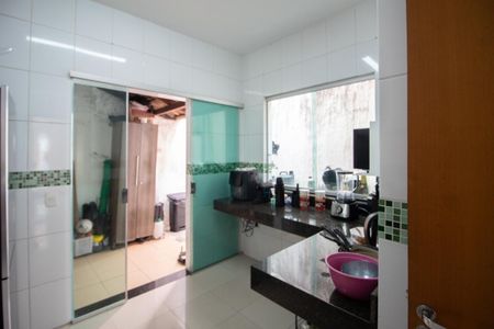 Casa à venda com 180m², 3 quartos e 2 vagas Casa à venda com 180m², 3 quartos e 2 vagasCozinha