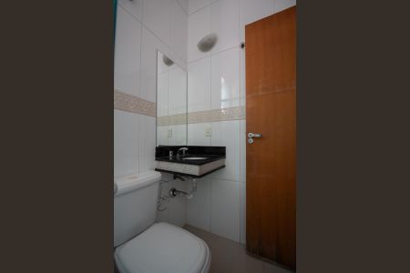 Casa à venda com 180m², 3 quartos e 2 vagas Casa à venda com 180m², 3 quartos e 2 vagasBanheiro Social