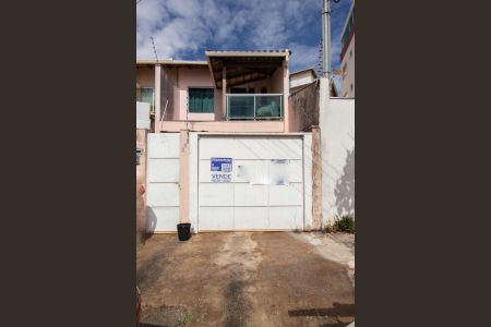 Fachada de casa à venda com 3 quartos, 180m² em Cabral, Contagem