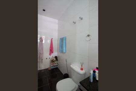 Banheiro da Suíte de casa à venda com 3 quartos, 180m² em Cabral, Contagem