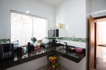 Cozinha de casa à venda com 3 quartos, 180m² em Cabral, Contagem