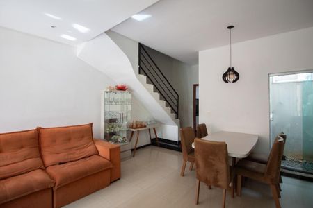 Casa à venda com 3 quartos, 180m² em Cabral, Contagem
