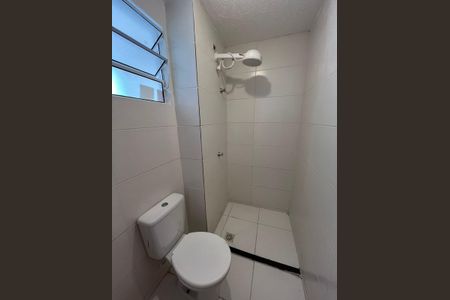Banheiro de apartamento para alugar com 2 quartos, 45m² em Centro (Caucaia do Alto), Cotia