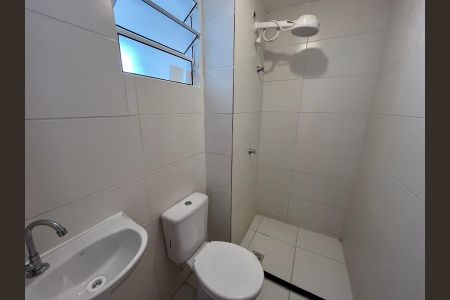 Banheiro de apartamento para alugar com 2 quartos, 45m² em Centro (Caucaia do Alto), Cotia