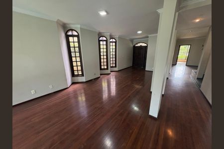 Casa de condomínio para alugar com 560m², 4 quartos e 6 vagasSala