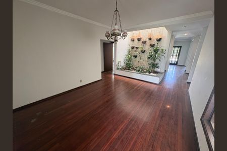 Sala de casa de condomínio para alugar com 4 quartos, 560m² em Alphaville Empresarial, Barueri