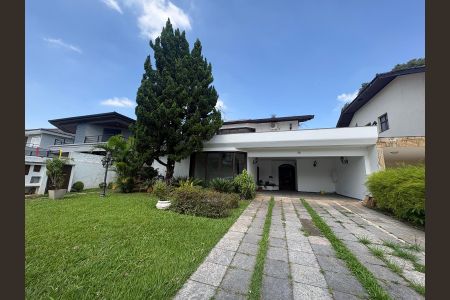 Casa de condomínio para alugar com 560m², 4 quartos e 6 vagasFachada