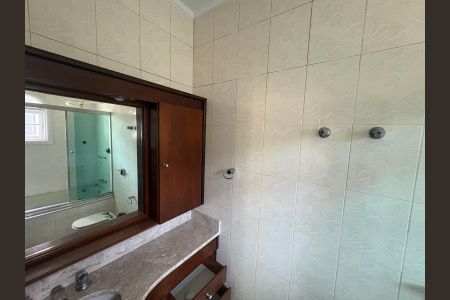 Casa de condomínio para alugar com 560m², 4 quartos e 6 vagasBanheiro