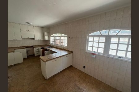 Casa de condomínio para alugar com 560m², 4 quartos e 6 vagasCozinha