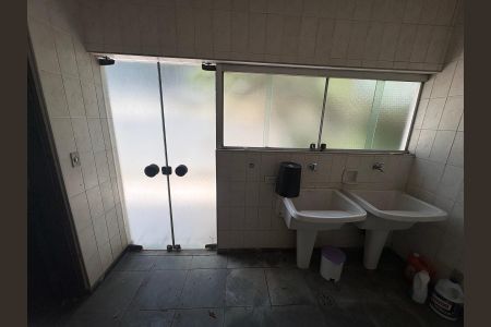 Casa de condomínio para alugar com 560m², 4 quartos e 6 vagasÁrea de serviço