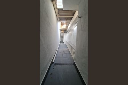 Casa à venda com 100m², 3 quartos e 2 vagasCorredor