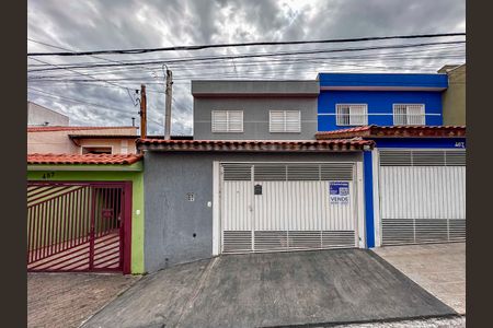 Casa à venda com 55m², 2 quartos e 2 vagasFachada 