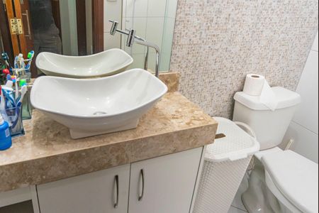 Casa à venda com 55m², 2 quartos e 2 vagasBanheiro 