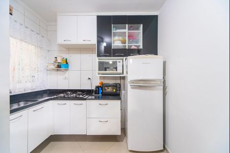 Casa à venda com 55m², 2 quartos e 2 vagasCozinha 