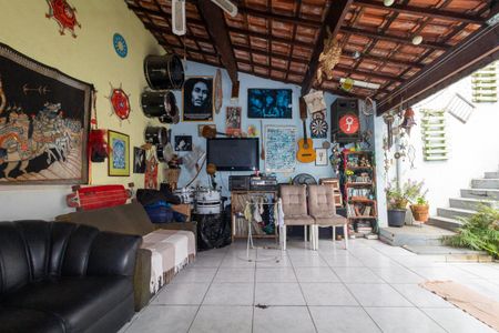 Quintal e área de serviço de casa à venda com 2 quartos, 195m² em Penha de França, São Paulo