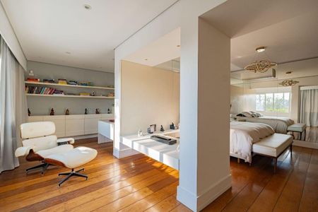 Casa à venda com 4 quartos, 637m² em Jardim Guedala, São Paulo