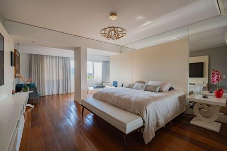 Casa à venda com 4 quartos, 637m² em Jardim Guedala, São Paulo