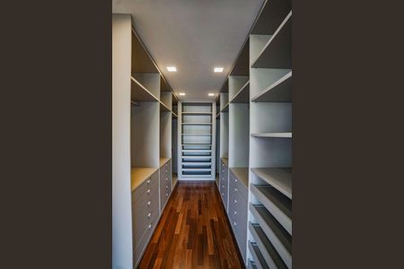 Casa à venda com 622m², 4 quartos e 4 vagas