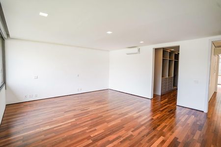 Casa à venda com 622m², 4 quartos e 4 vagas