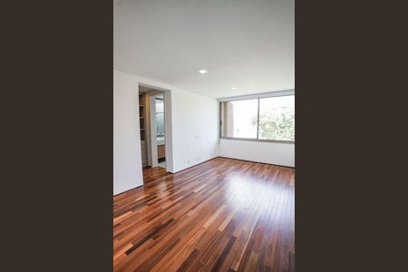 Casa à venda com 622m², 4 quartos e 4 vagas