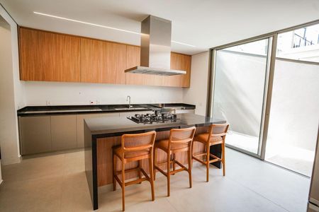 Casa à venda com 622m², 4 quartos e 4 vagas