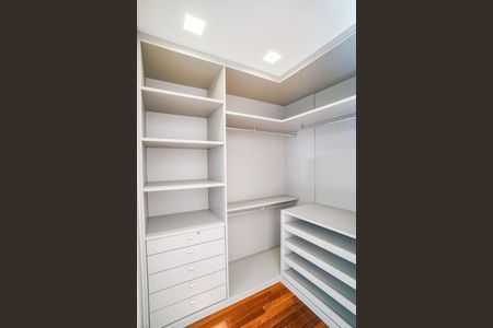 Casa à venda com 622m², 4 quartos e 4 vagas