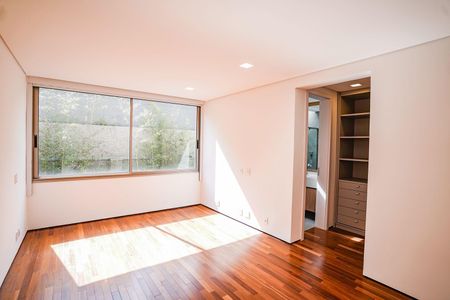 Casa à venda com 622m², 4 quartos e 4 vagas