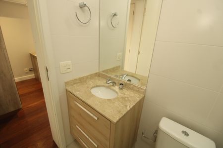 Apartamento à venda com 126m², 3 quartos e 2 vagasBanheiro da suíte 1