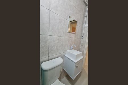 Banheiro de casa para alugar com 1 quarto, 60m² em Jardim Raposo Tavares, São Paulo